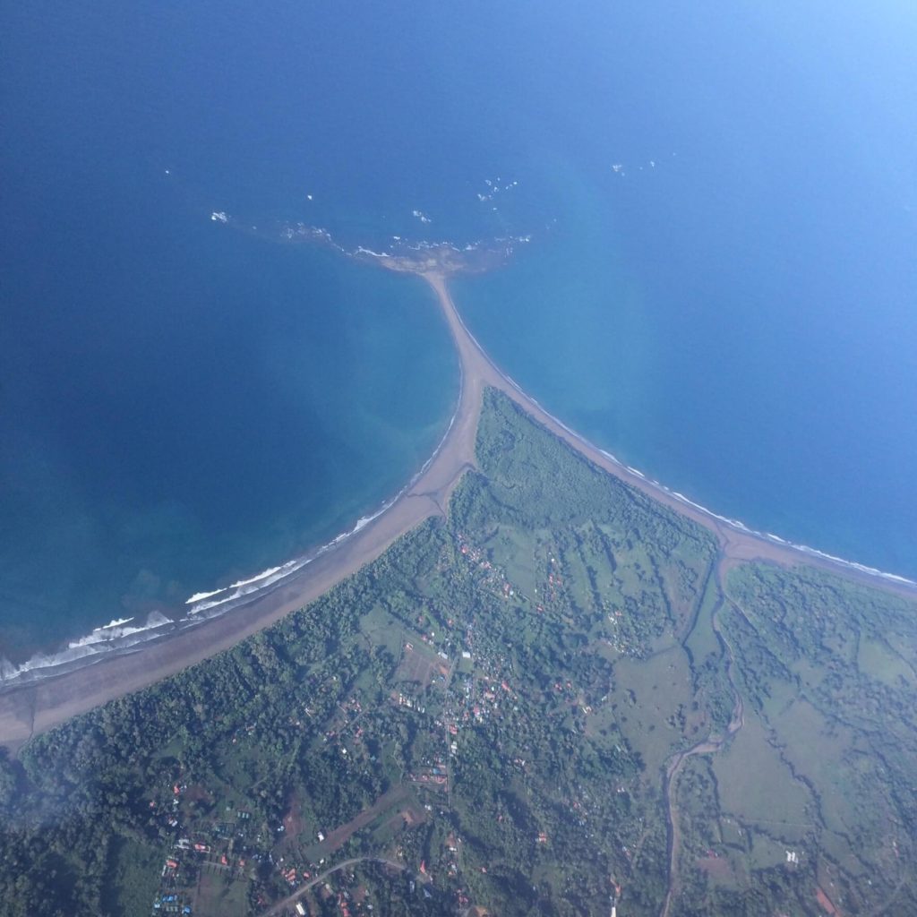 Punta Uvita, Parque Marino Ballena, vista aerea. Foto por Héctor Vides - Social Media Costa Rica